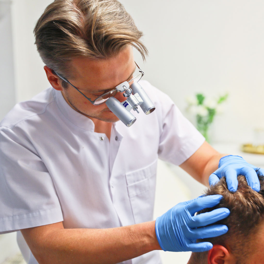 lekarz od wlosow warszawa|konsultacja dotyczaca lysienia lekarz od wlosow