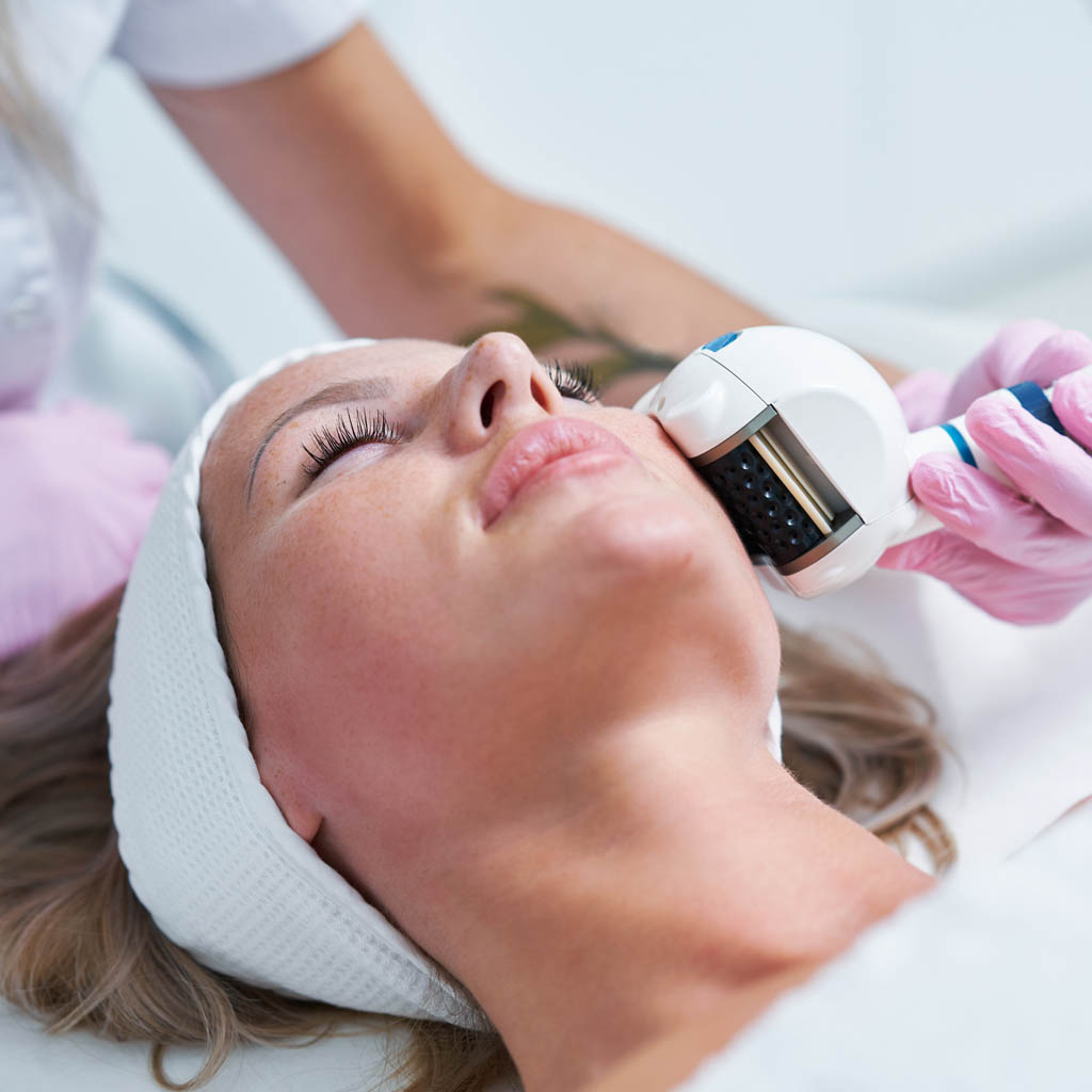 oczyszczanie wodorowe twarzy warszawa - OT CO