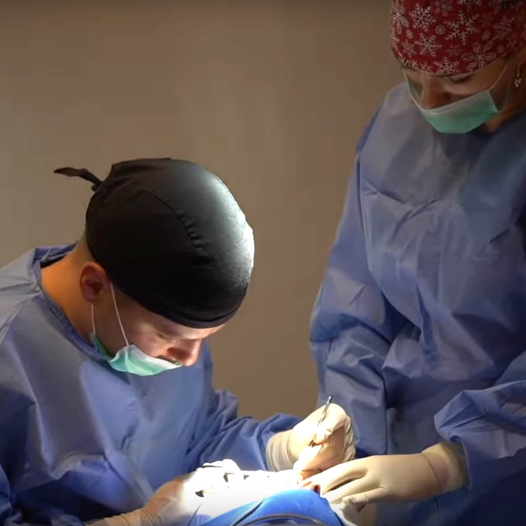 plastyka powiek blefaroplastyka film - OT CO